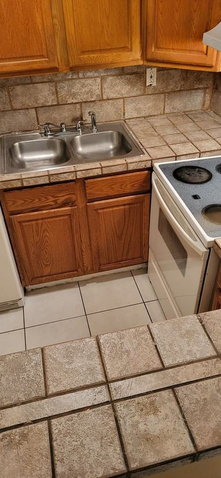 5830 Nw 23rd St - Photo 3 of 5