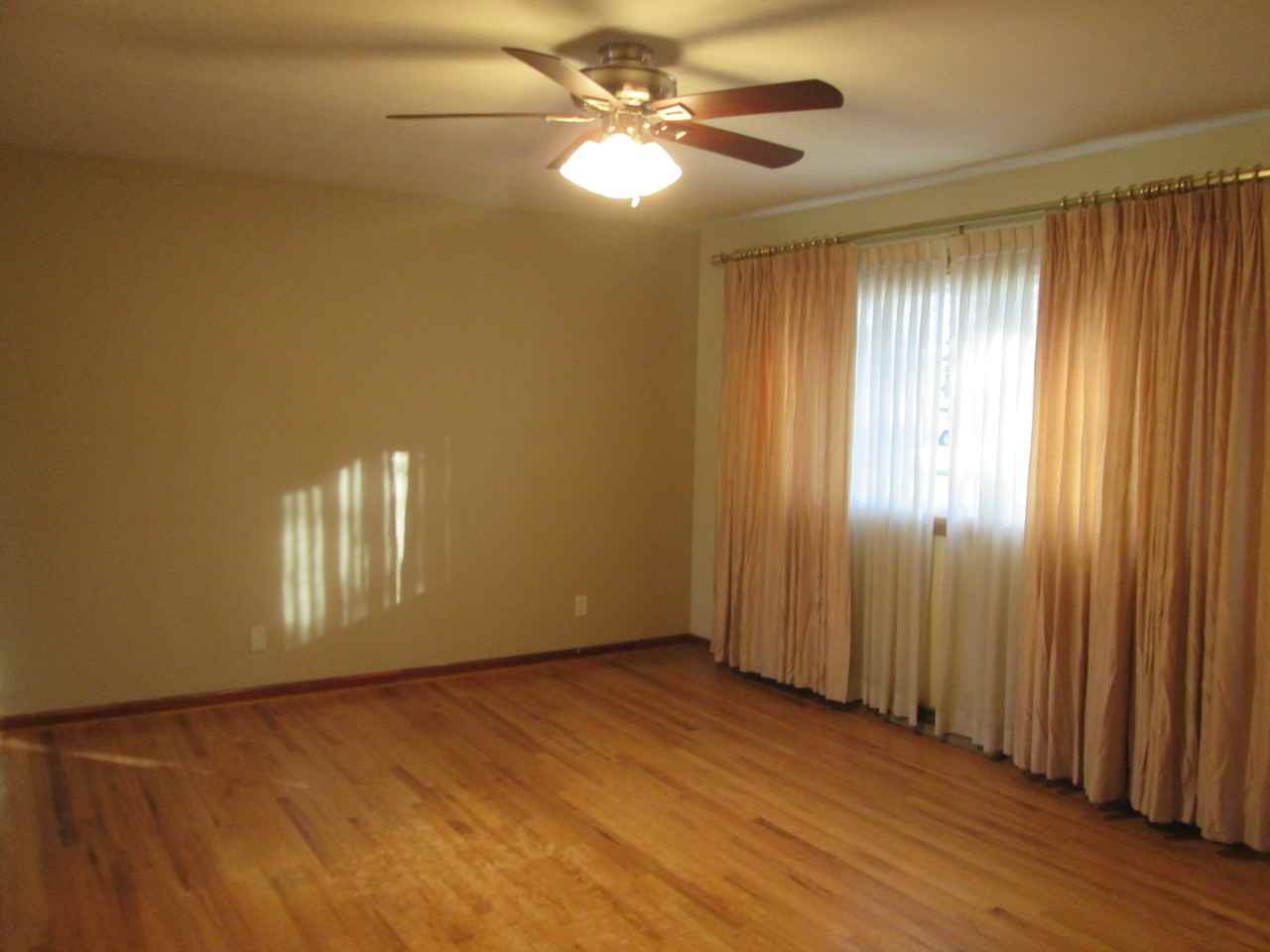 702 Ventura Dr - Photo 6 of 22