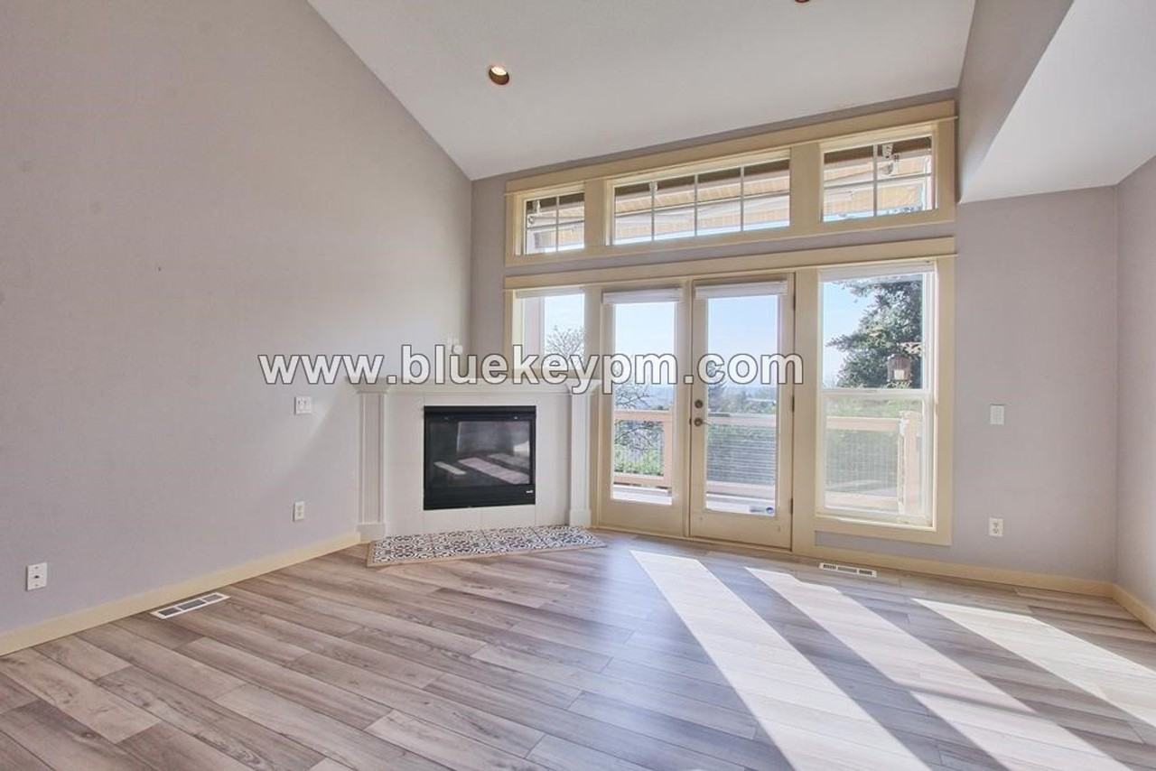 561 Nw Lamonde Ter - Photo 3 of 16