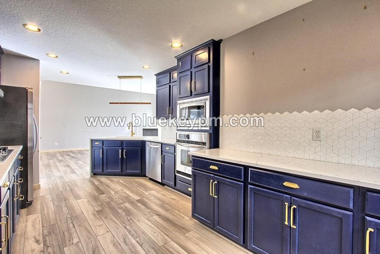 561 Nw Lamonde Ter - Photo 7 of 16