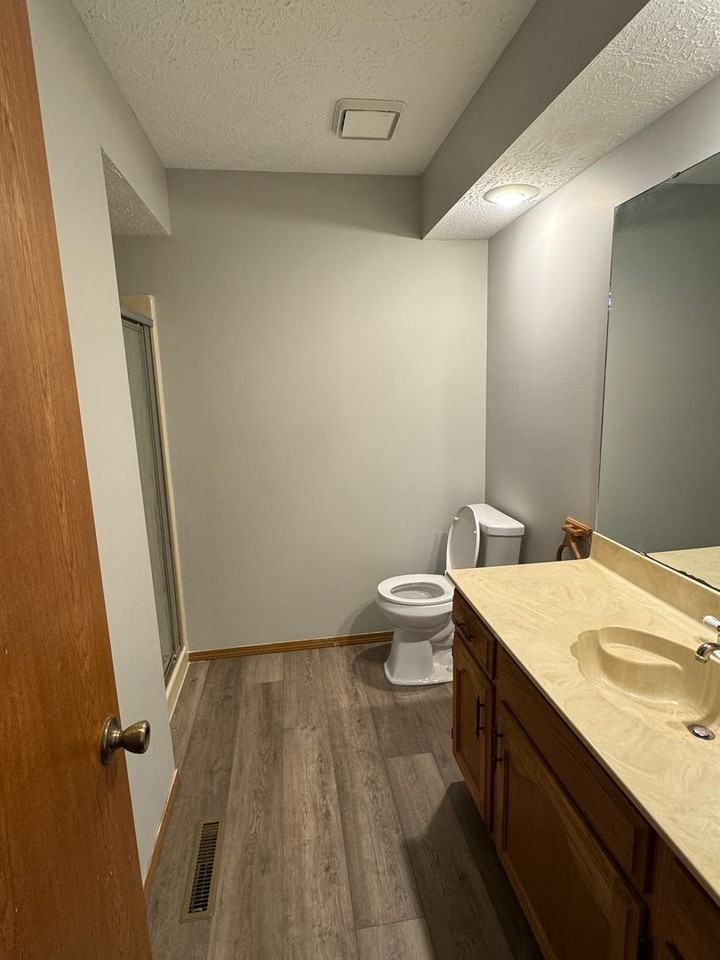 2762 W Roxbury St - Photo 2 of 22