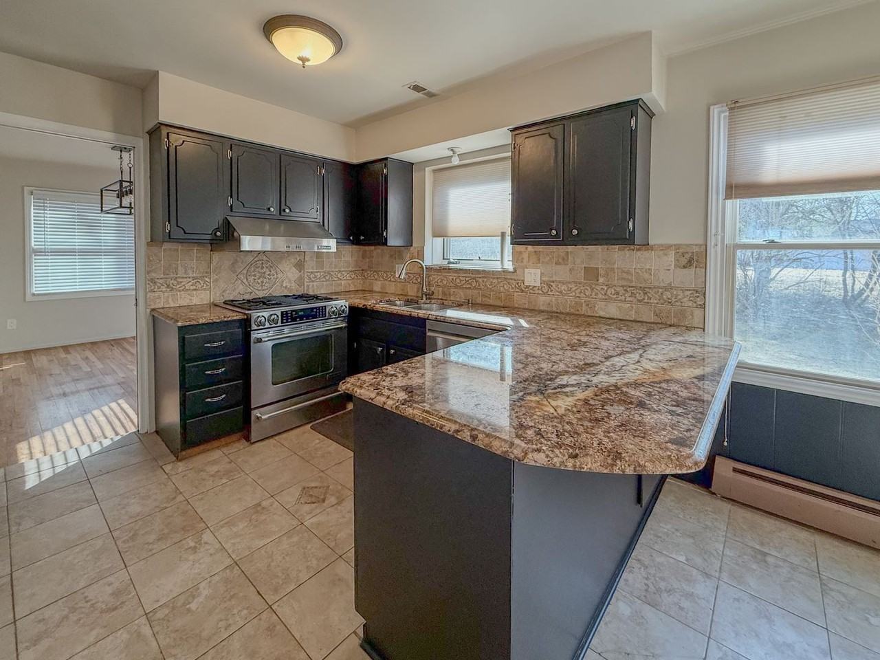 2710 Pendleton Dr - Photo 5 of 40