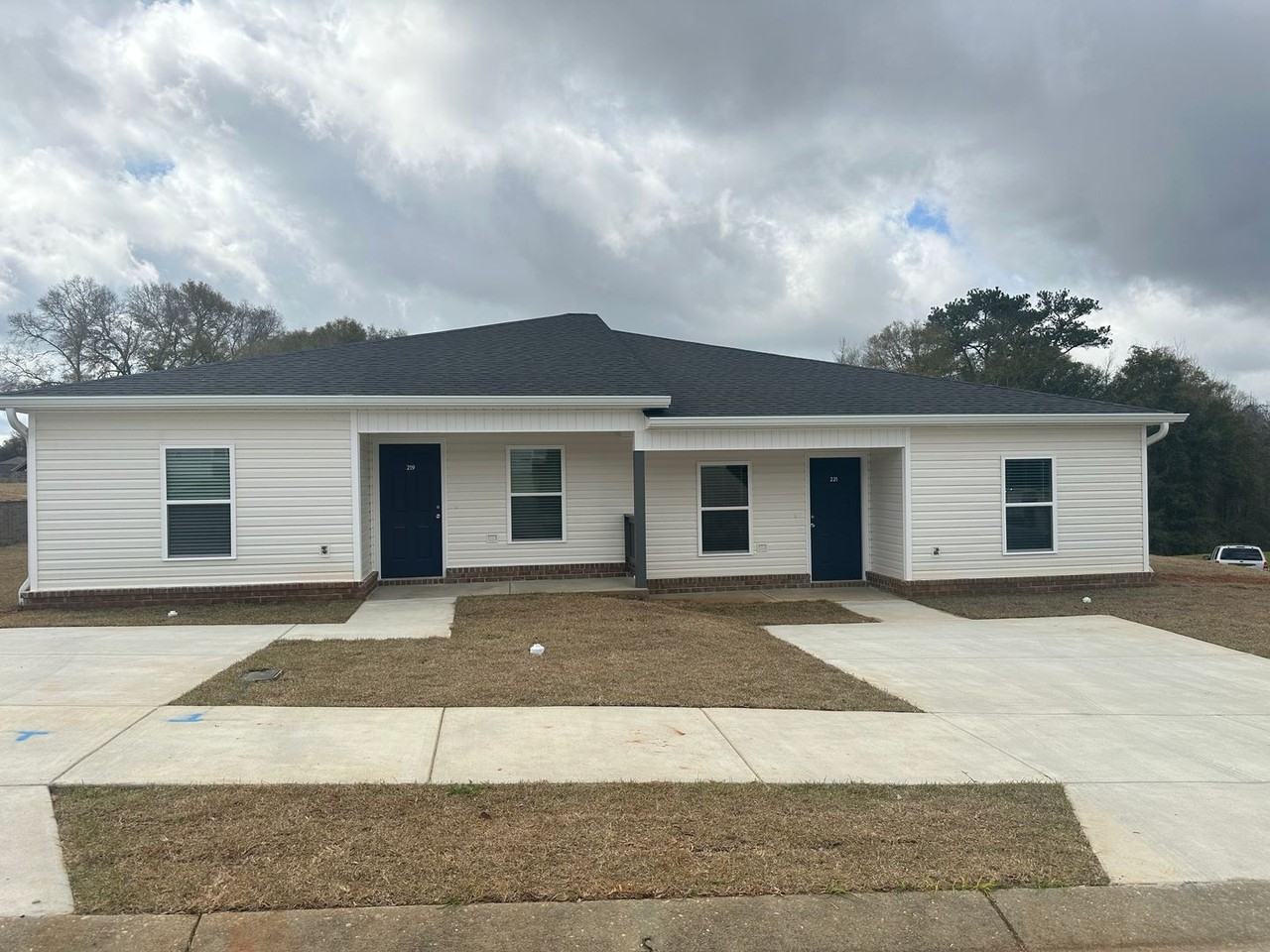 219 Charleston Dr - Photo 2 of 27