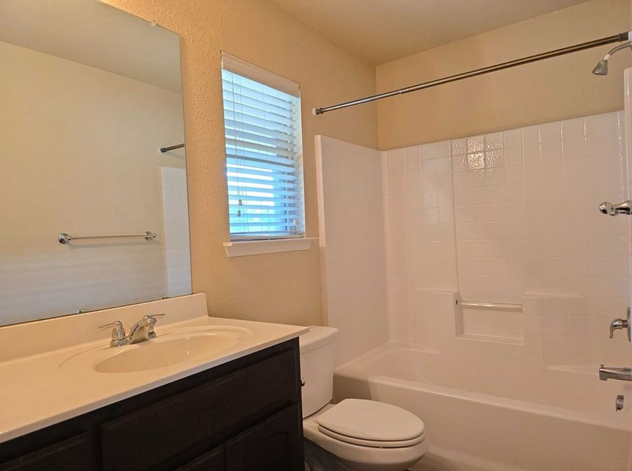 211 Candlewood Cir - Photo 2 of 21