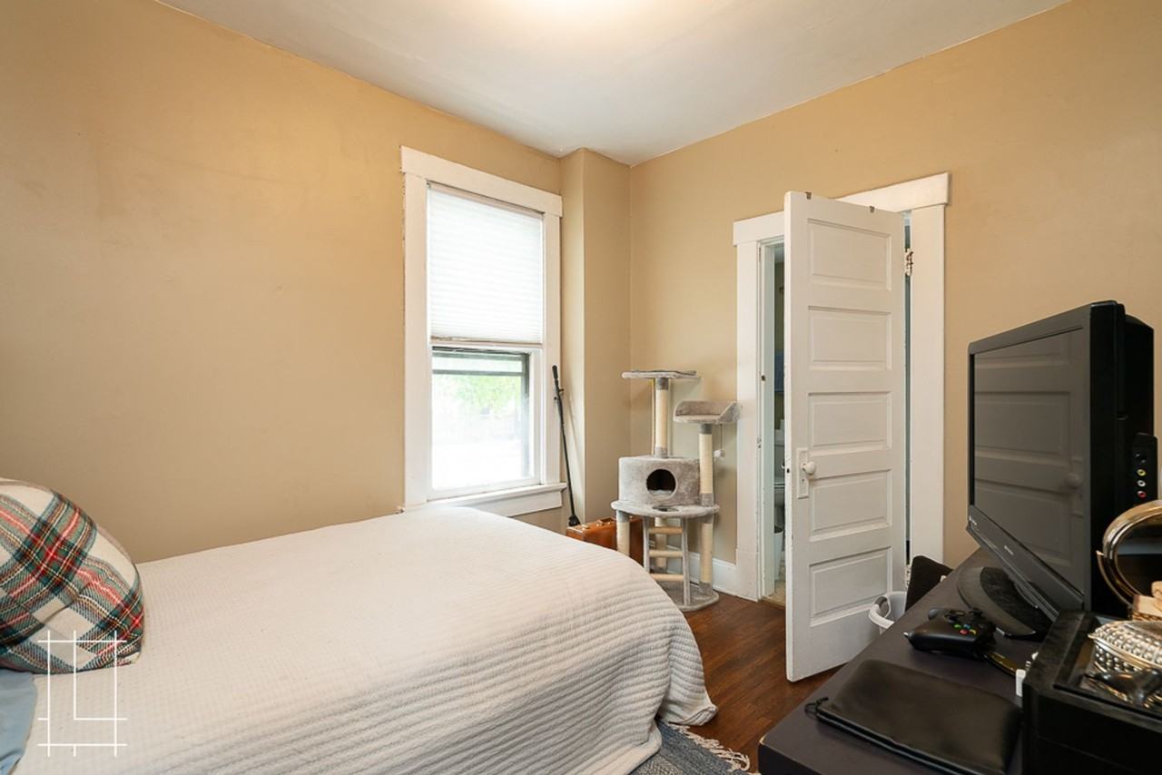 1119 Pennsylvania Ave - Photo 5 of 24