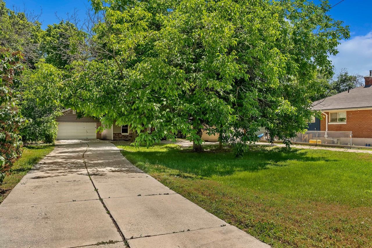 1328 Jefferson Ave - Photo 2 of 27