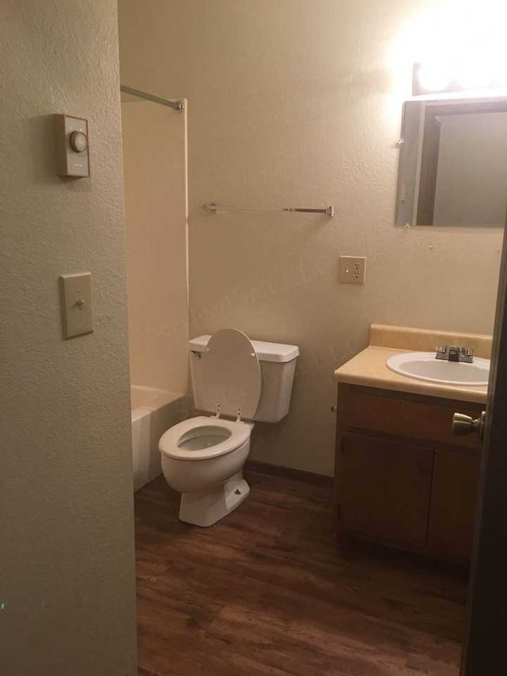 Marshfield Apartments - Photo 6 of 30