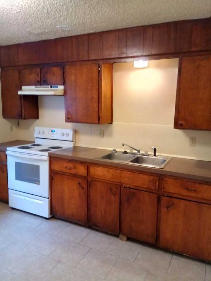 803 W Avenue E - Photo 5 of 11