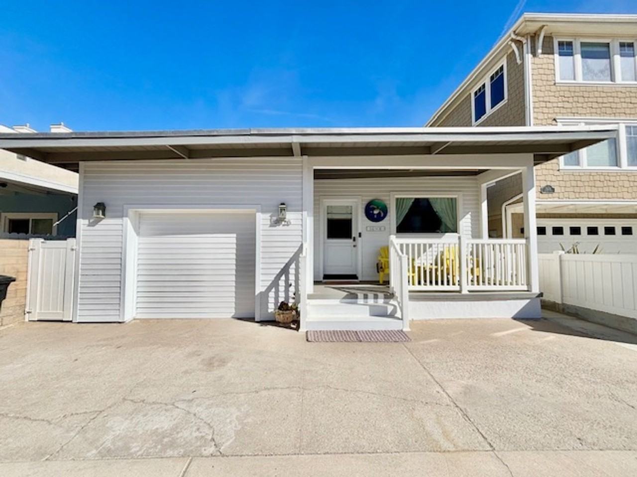 3628 Ocean Dr - Photo 2 of 23