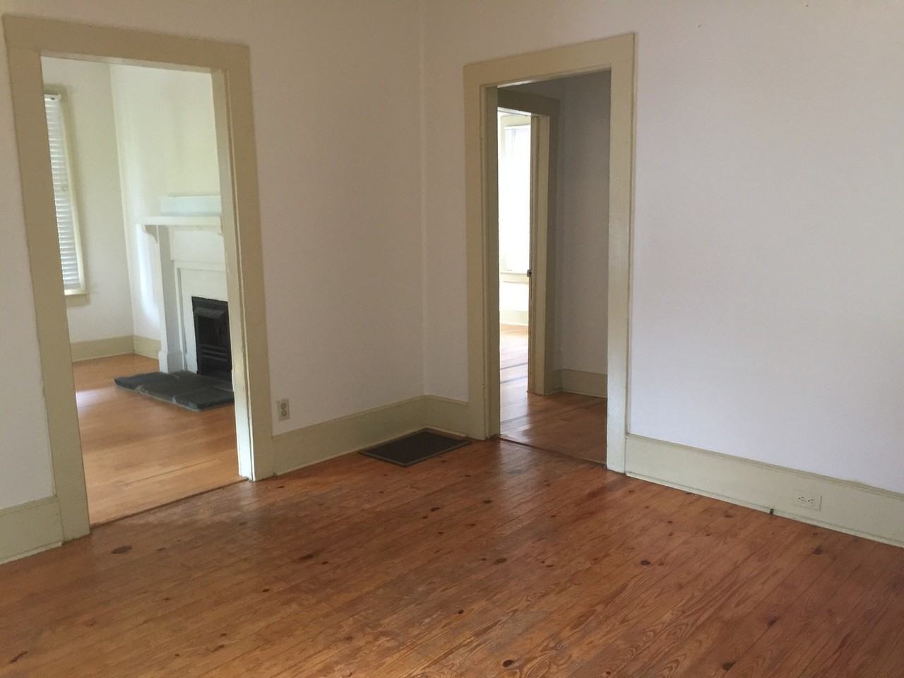 413 S Gregg St - Photo 4 of 10