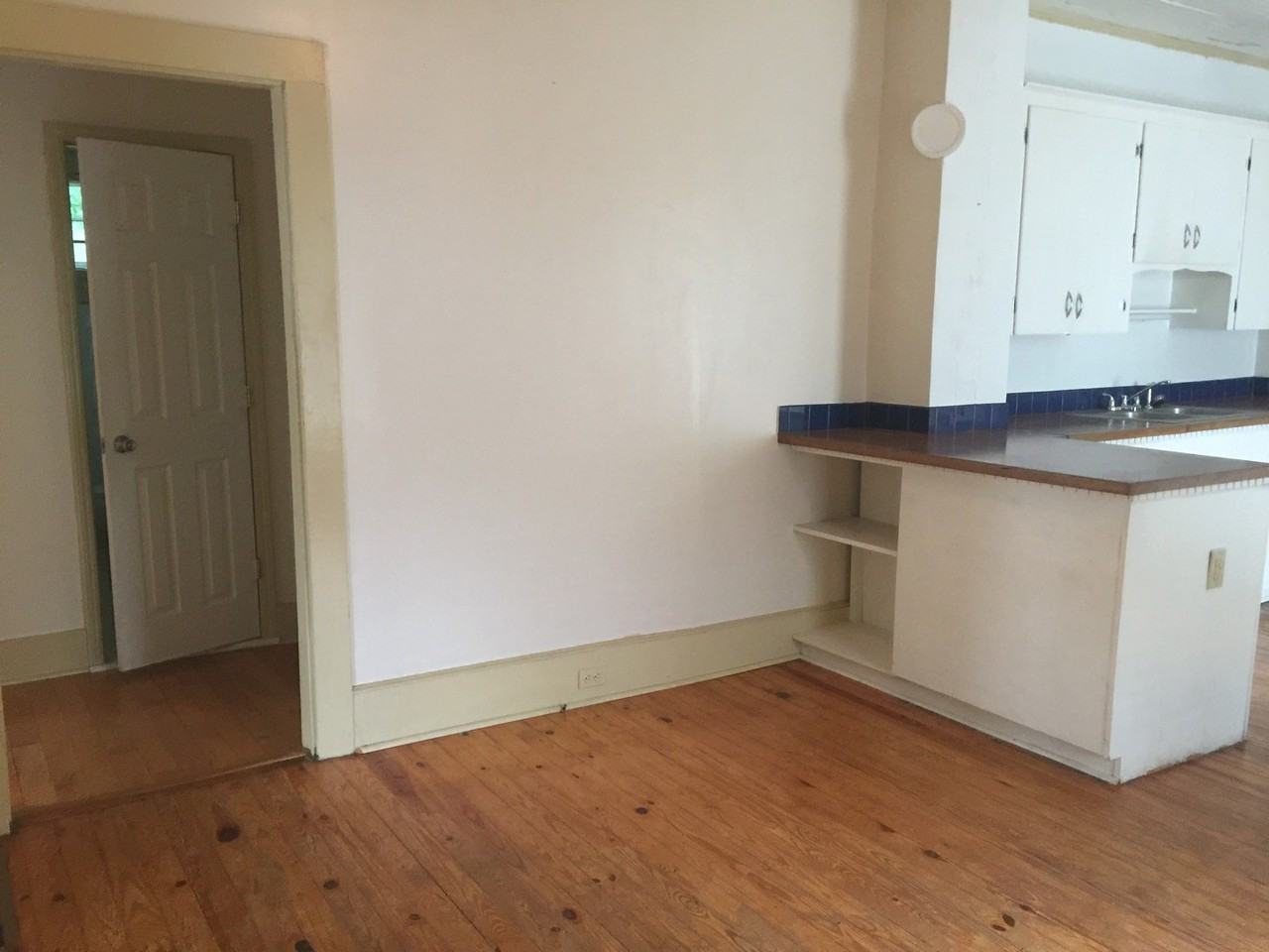 413 S Gregg St - Photo 5 of 10