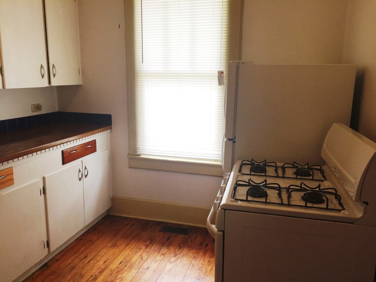 413 S Gregg St - Photo 6 of 10