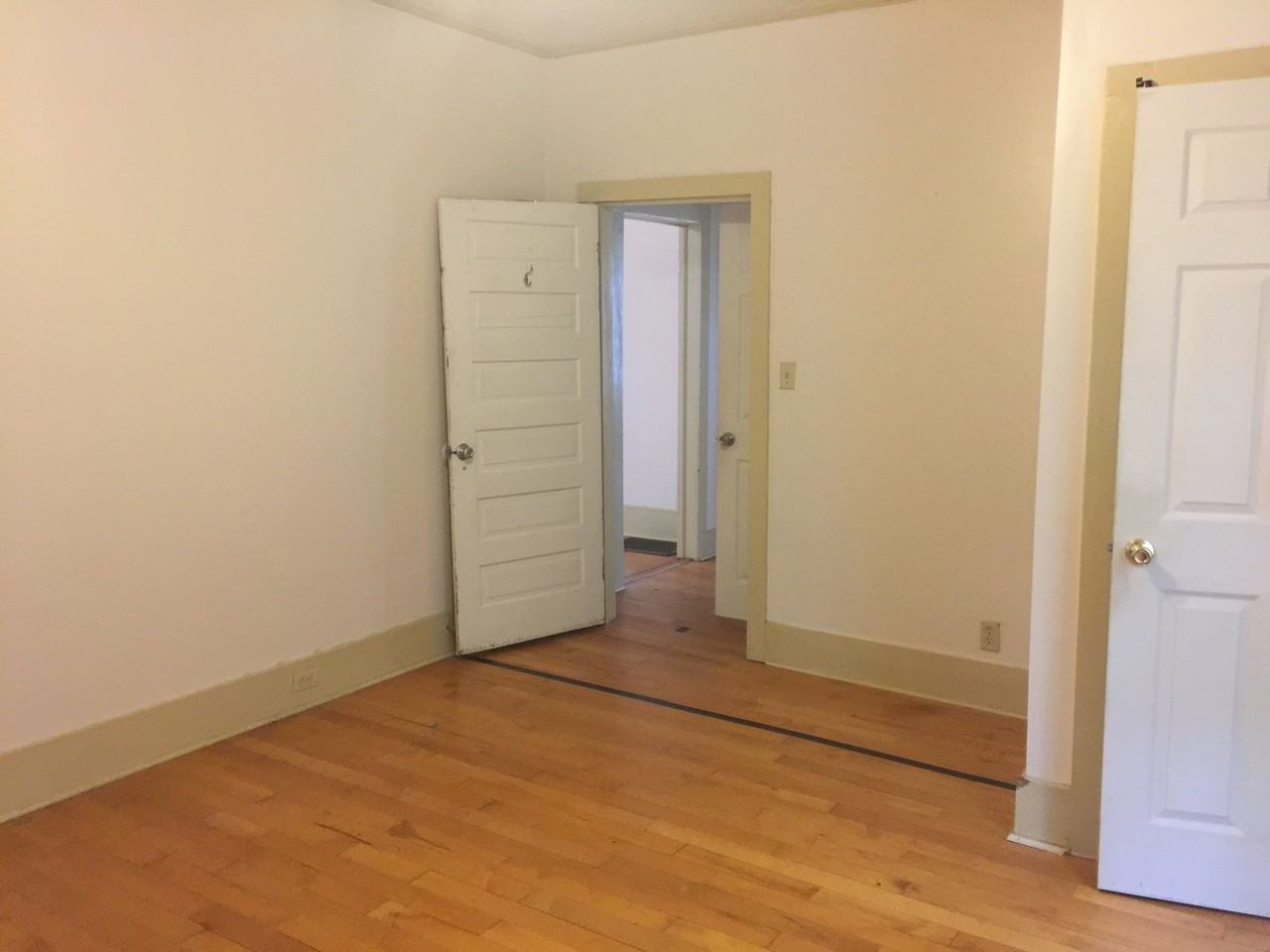 413 S Gregg St - Photo 7 of 10