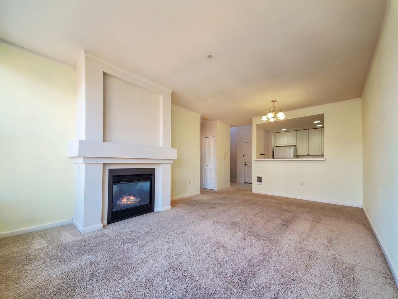 4343 Roosevelt Way Ne - Photo 3 of 10