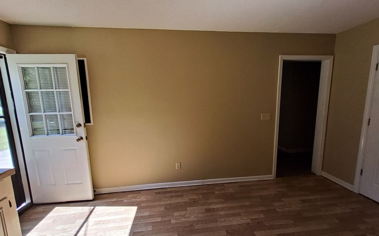 2099 Pinewood Rd - Photo 5 of 10