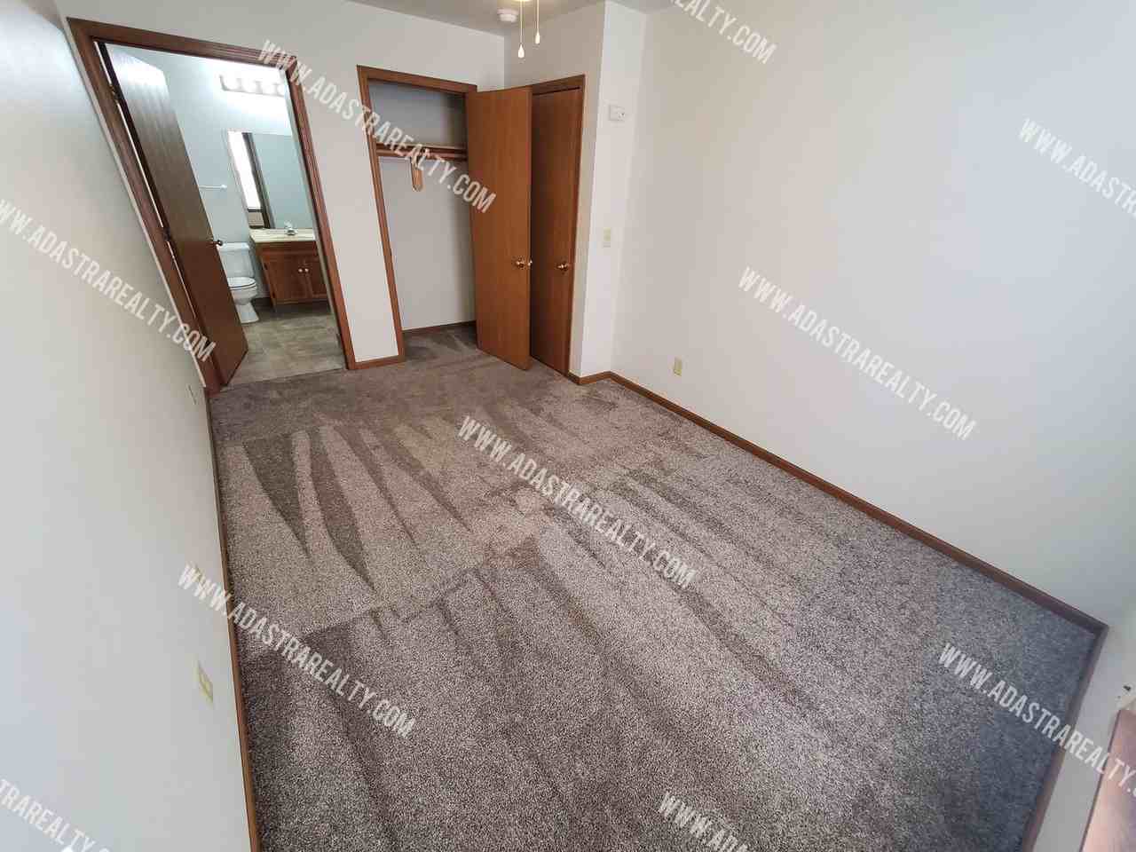 218 N Crest Dr - Photo 5 of 15