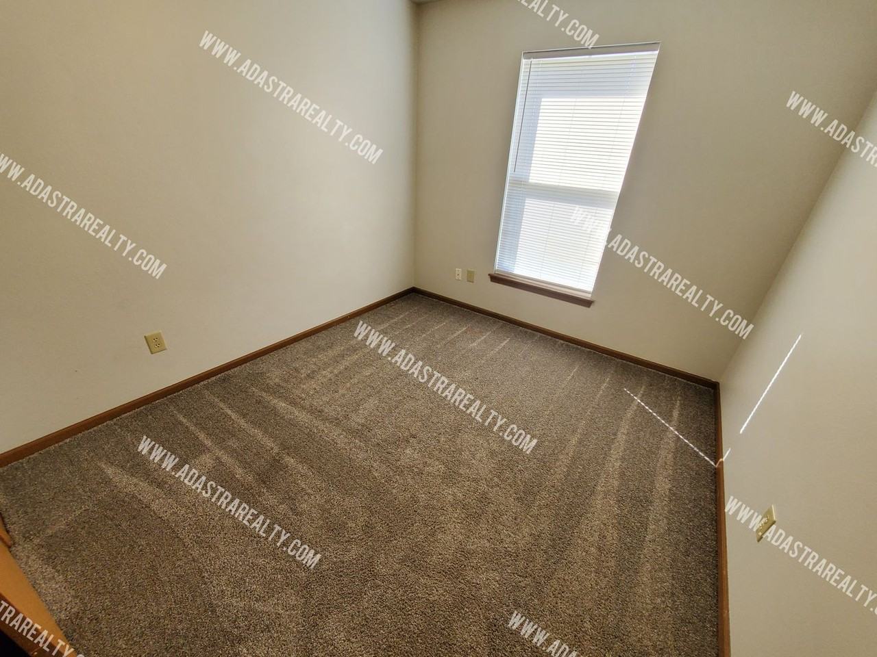 218 N Crest Dr - Photo 7 of 15