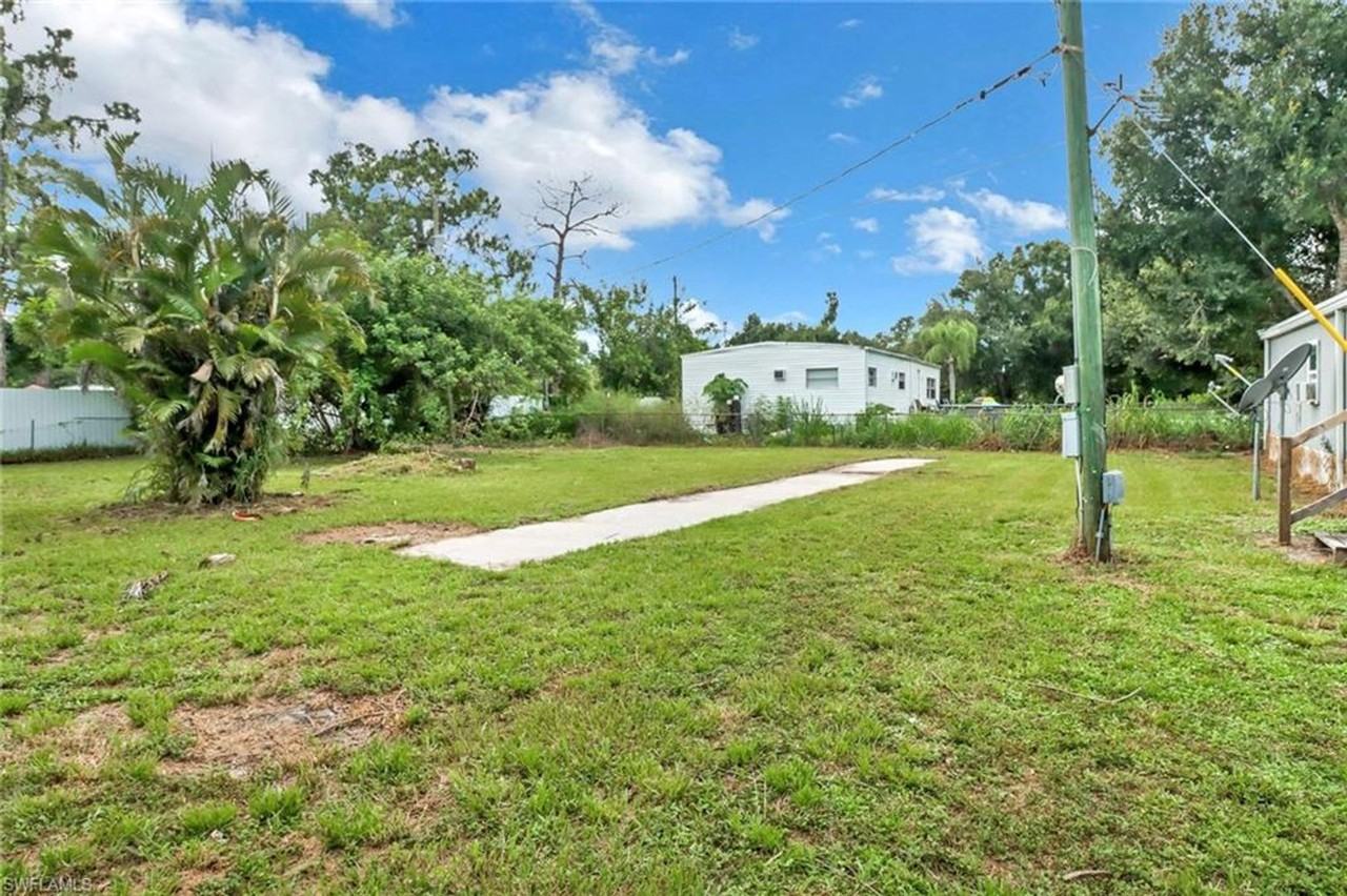 2213 Carlisle Ln - Photo 2 of 13