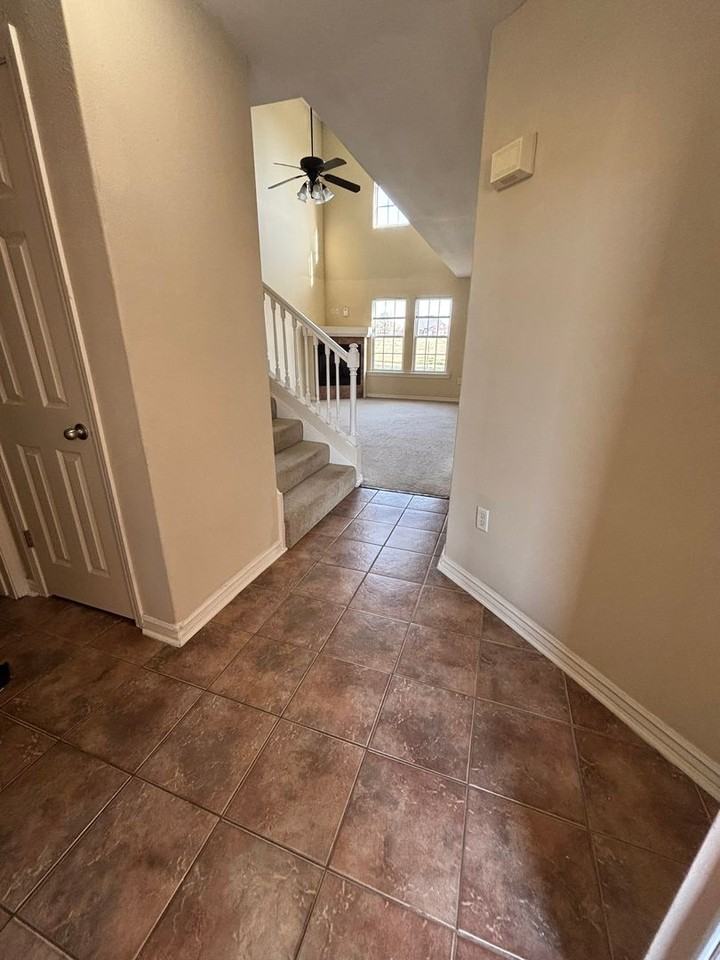 11026 Rose Ct - Photo 2 of 17