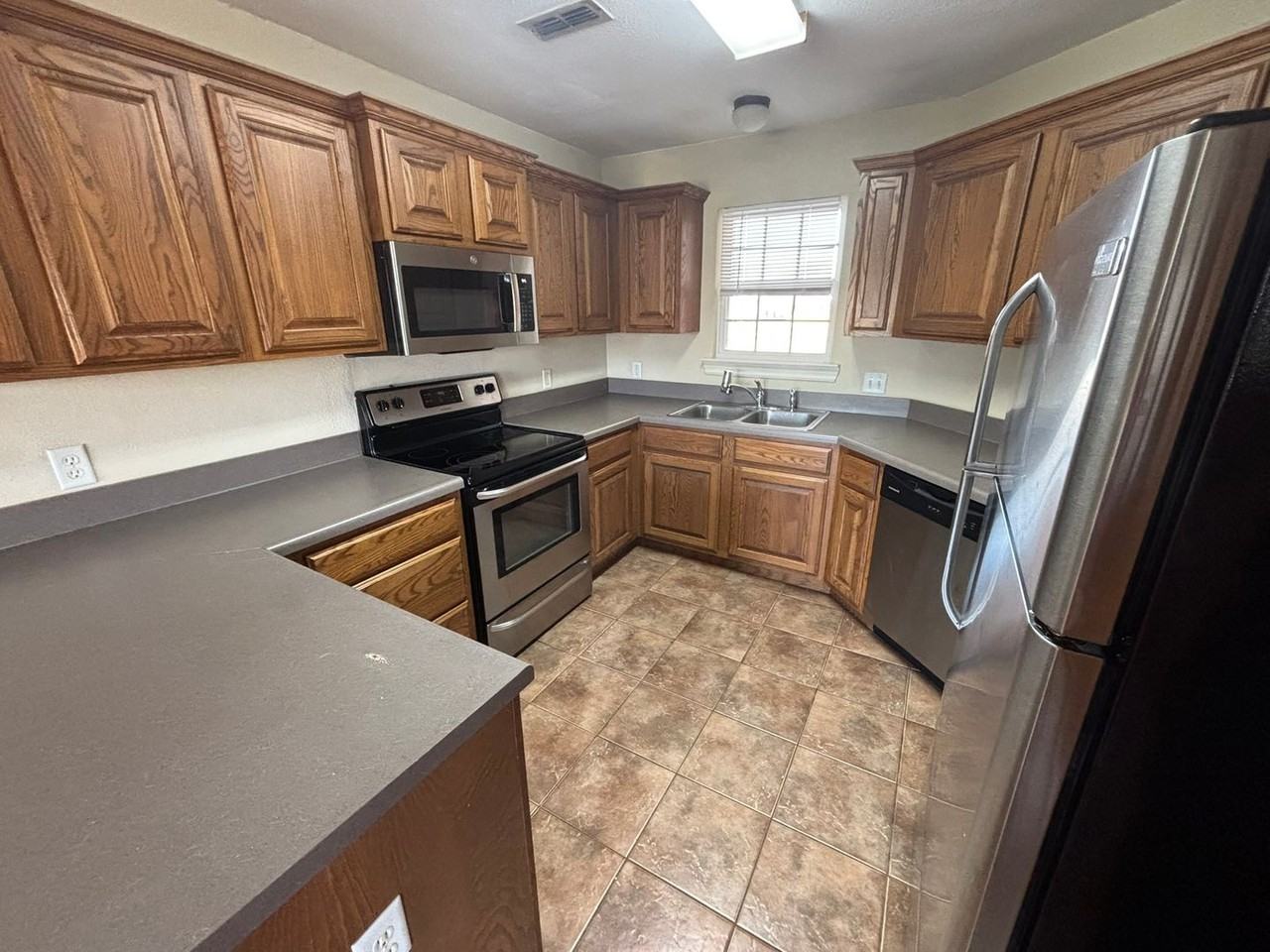 11026 Rose Ct - Photo 5 of 17