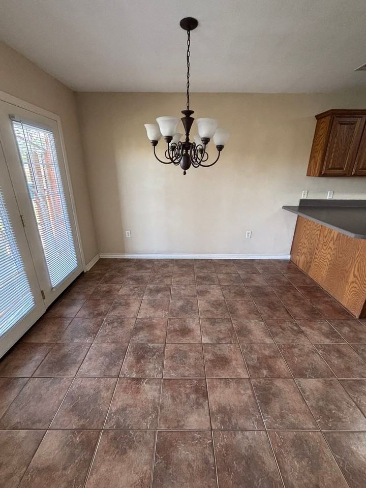 11026 Rose Ct - Photo 6 of 17