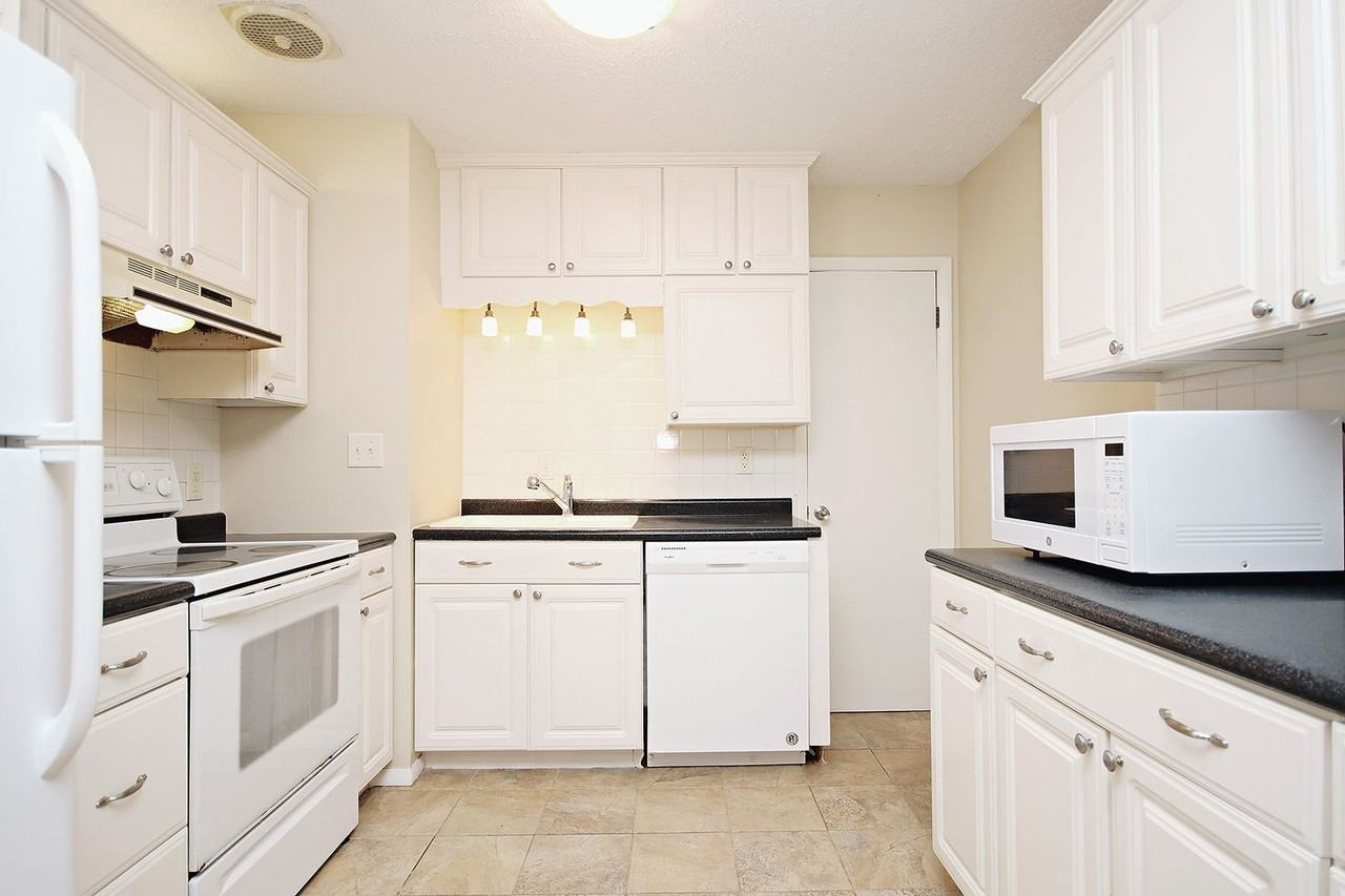 1217 Holmes Ave - Photo 4 of 16