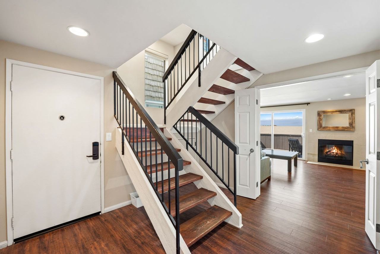 3371 Ocean Dr - Photo 3 of 35