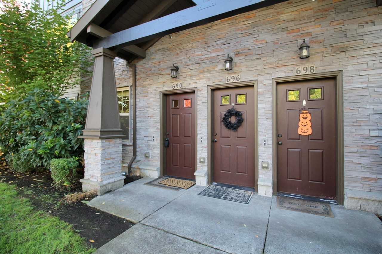 690 Ne Adwick Dr - Photo 2 of 25