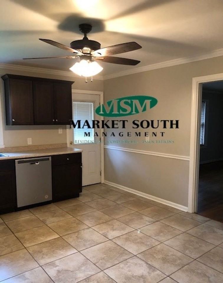 5529 Habersham St - Photo 3 of 18