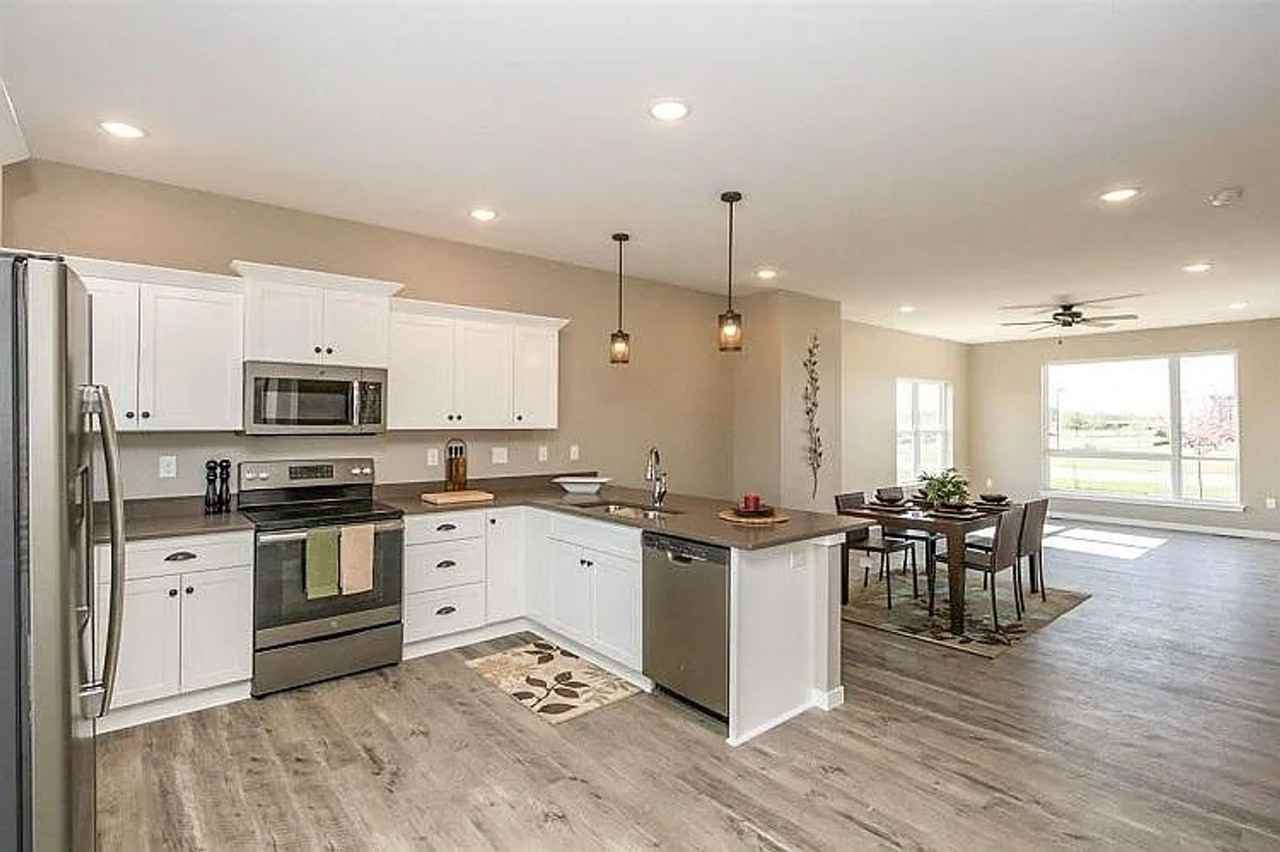 1810 Bernardy Dr - Photo 3 of 12