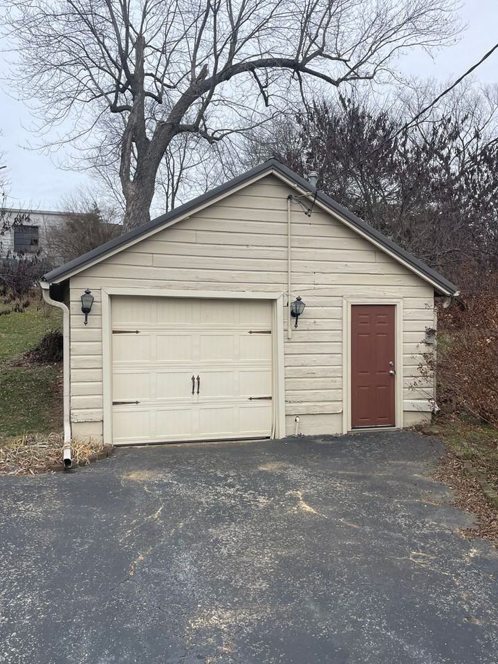 153 Eminence Ave - Photo 3 of 13