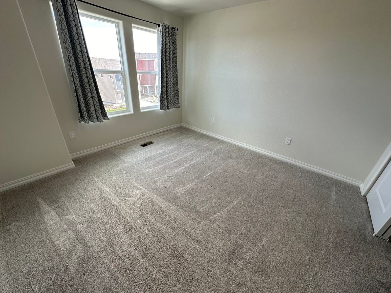 914 Cana Grv - Photo 2 of 14