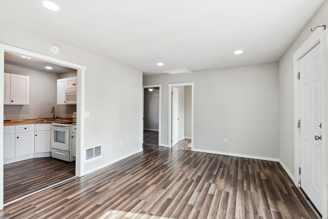 319 E Grace St - Photo 2 of 20