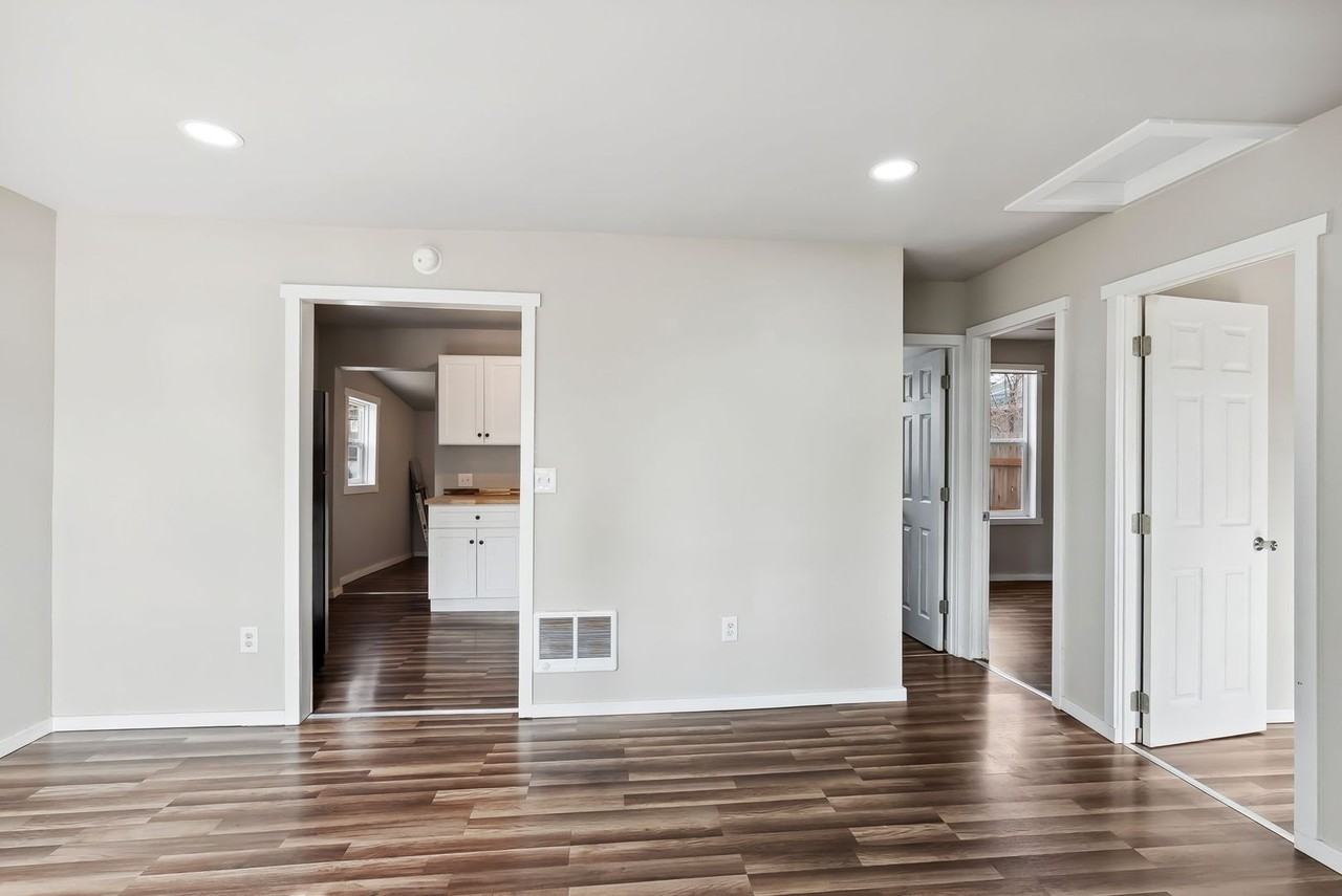 319 E Grace St - Photo 3 of 20