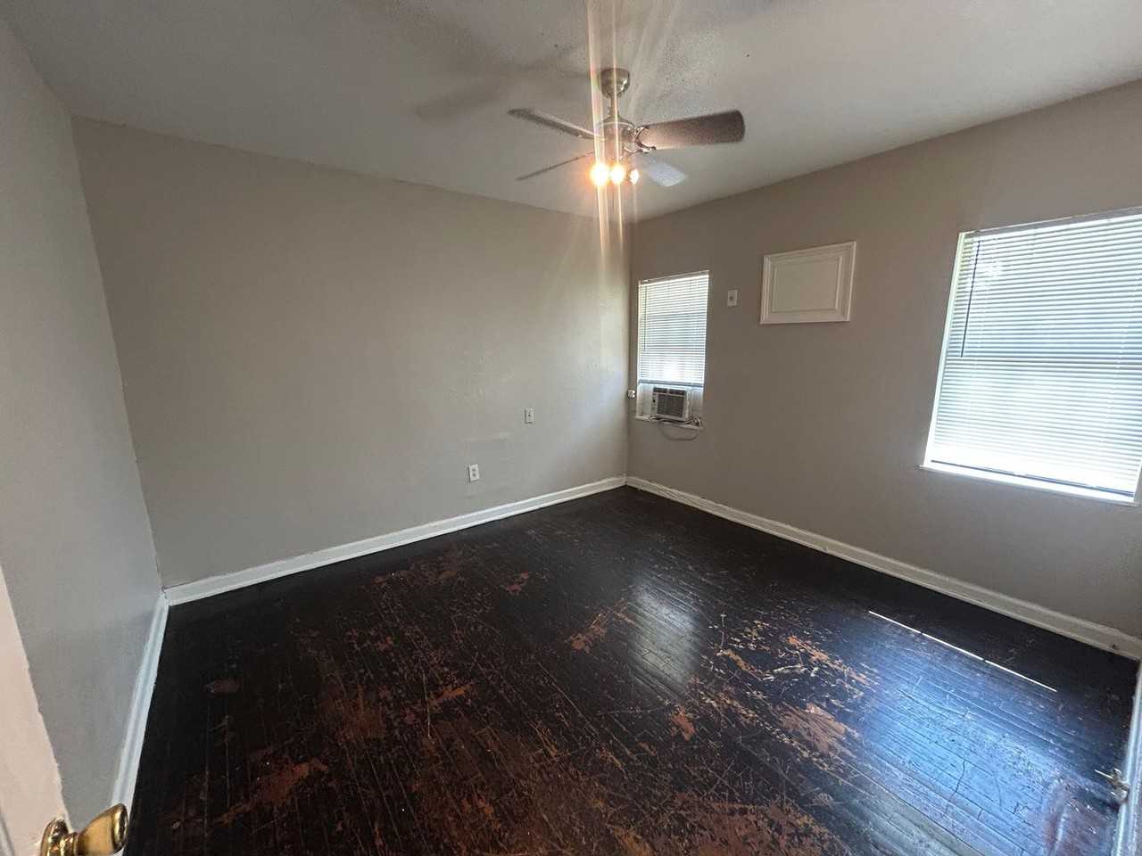 1702 West Ave - Photo 2 of 8