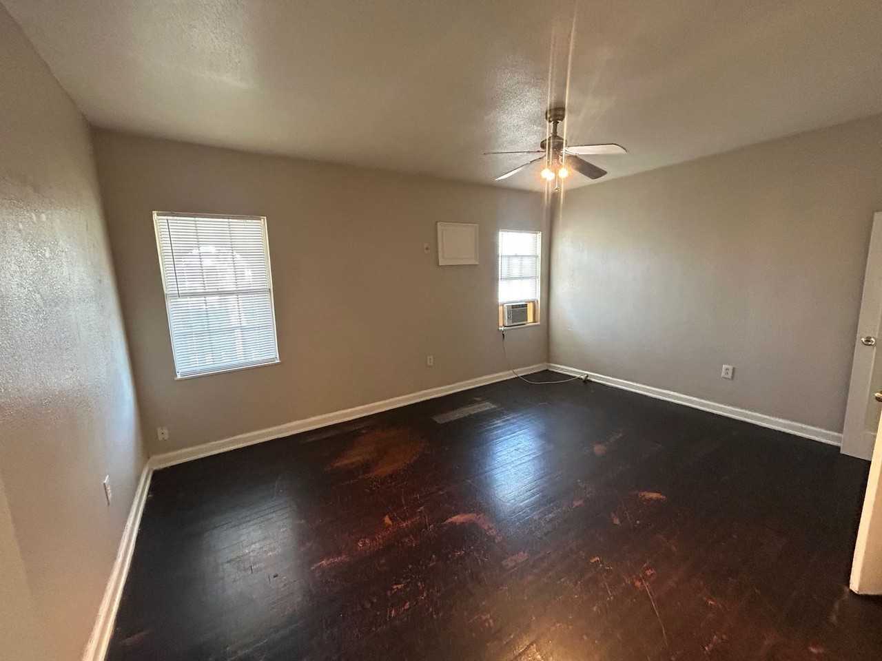 1702 West Ave - Photo 3 of 8