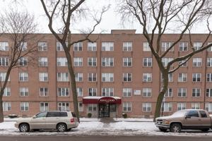 featured image of 7333 N Ridge Blvd #409