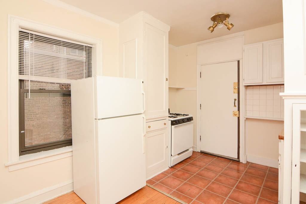 2948 N Seminary Ave #1 - Photo 3 of 20