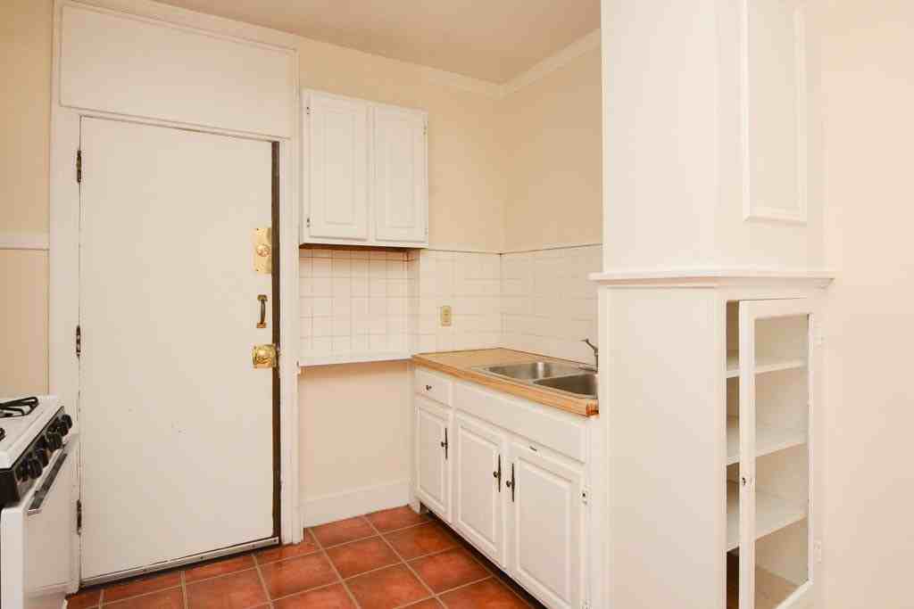 2948 N Seminary Ave #1 - Photo 4 of 20