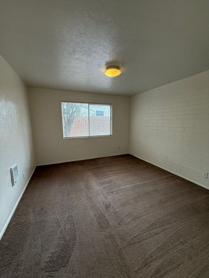 3990 E Yuma Dr #1 - Photo 7 of 10