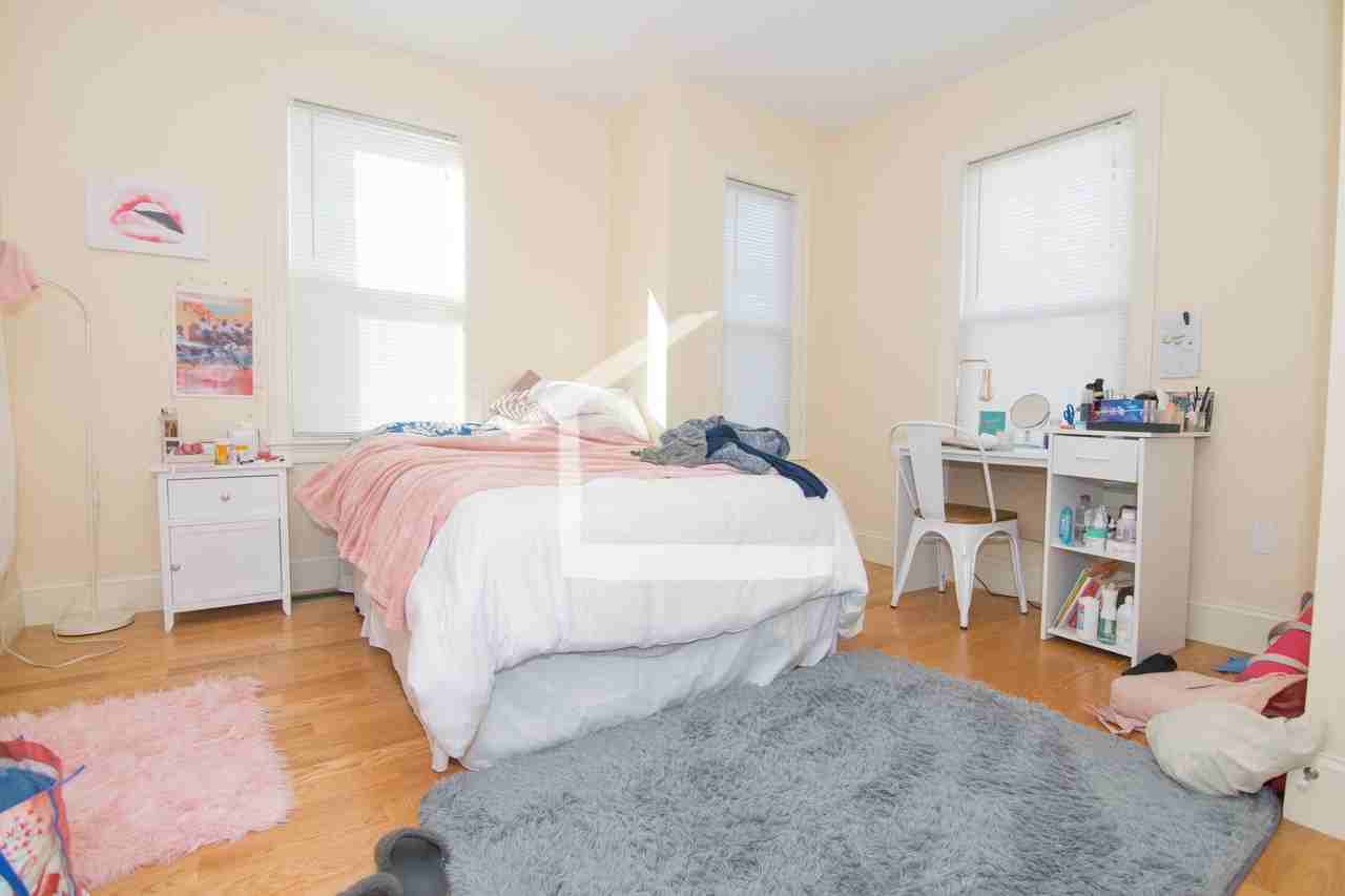 39 Pratt St - Photo 2 of 5