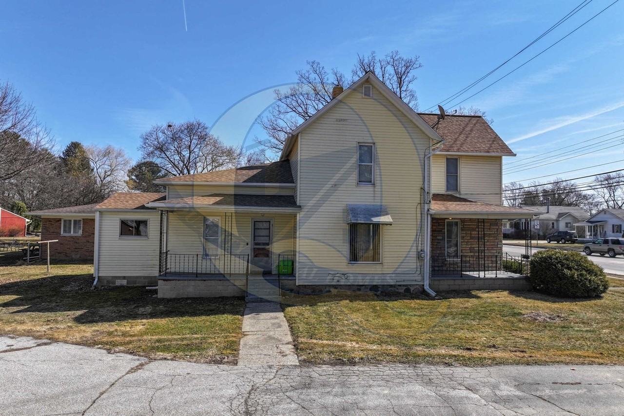 401 E Vienna St - Photo 2 of 21