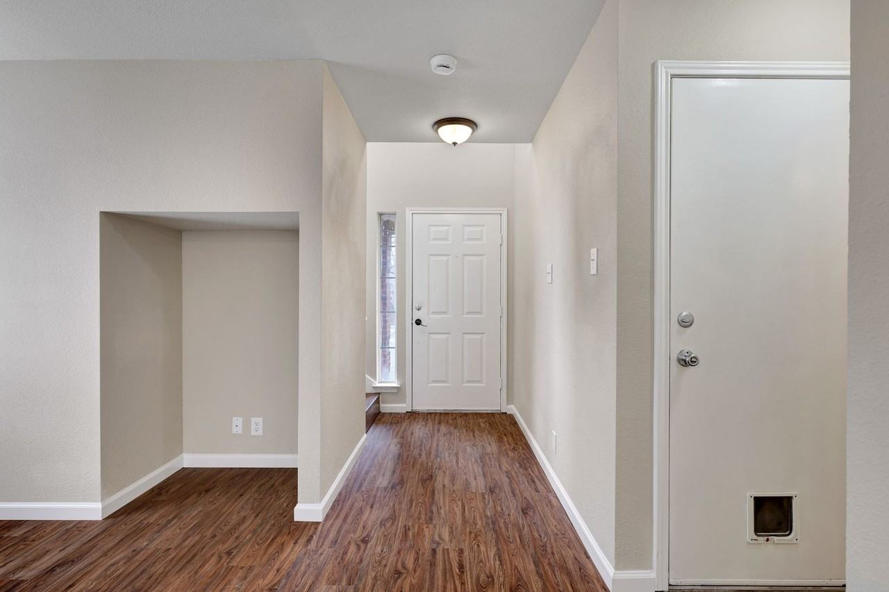 10731 Tiger Grv - Photo 2 of 31