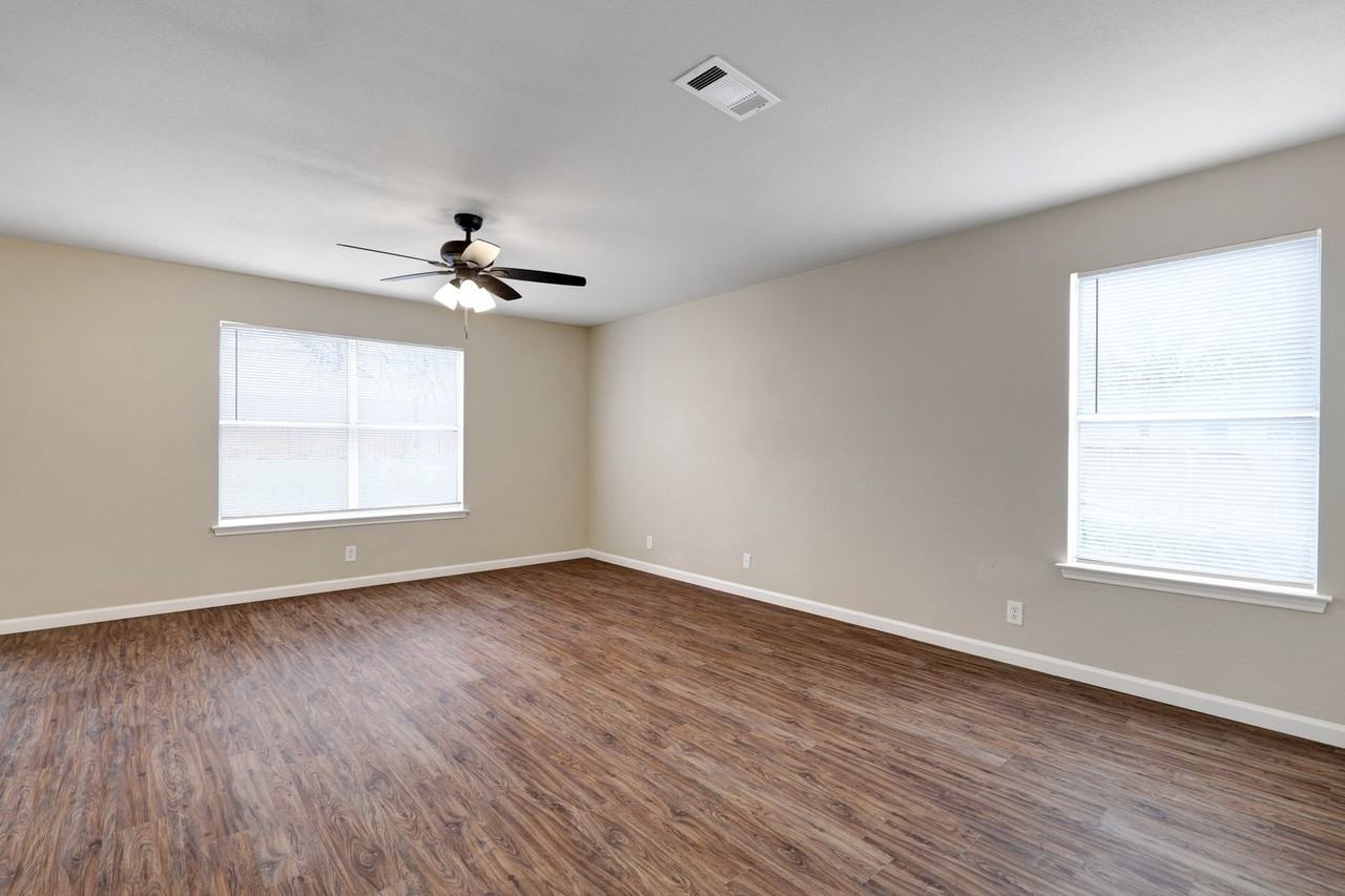 10731 Tiger Grv - Photo 3 of 31