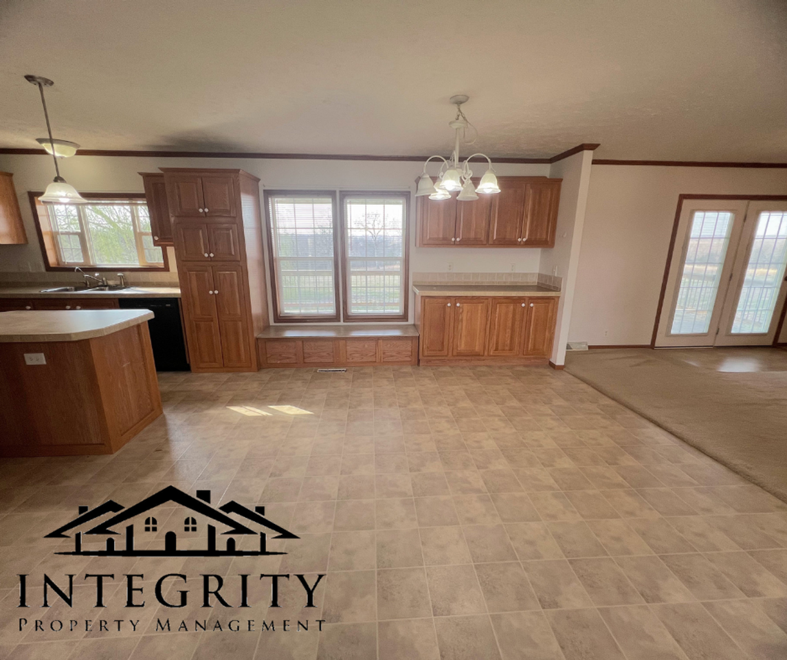 14240 Charleston St - Photo 3 of 18