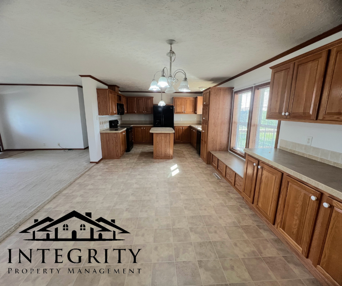 14240 Charleston St - Photo 5 of 18