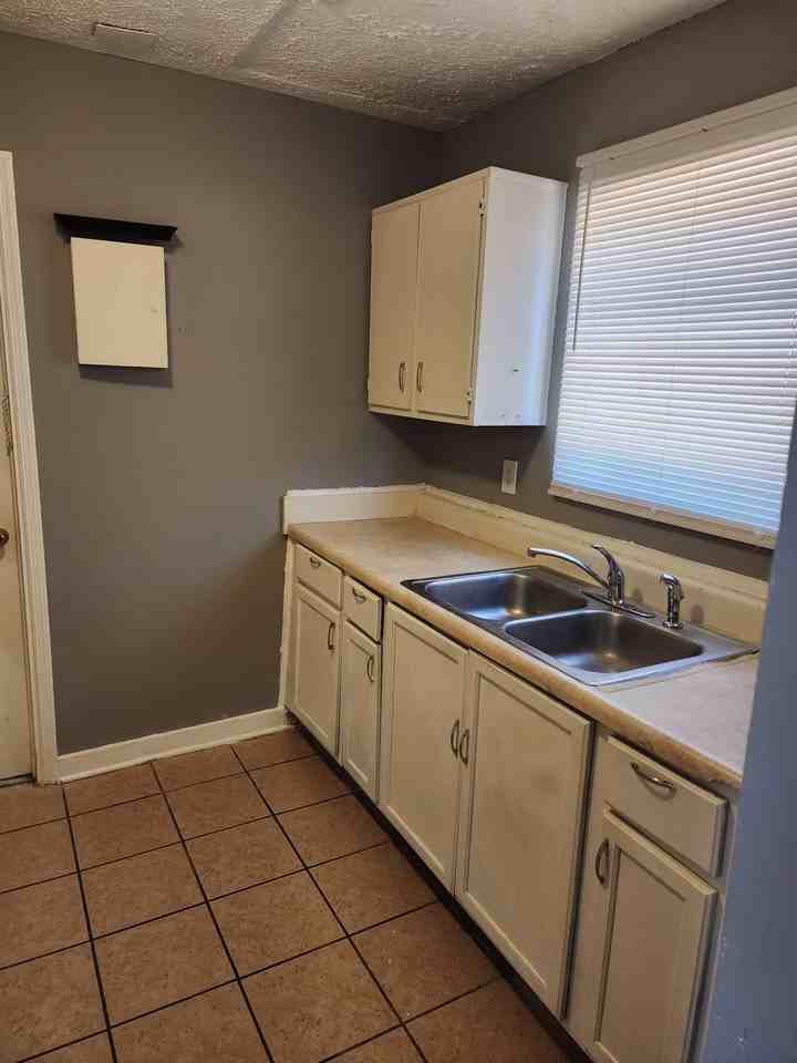 128 Cardinal Lane - Photo 5 of 16