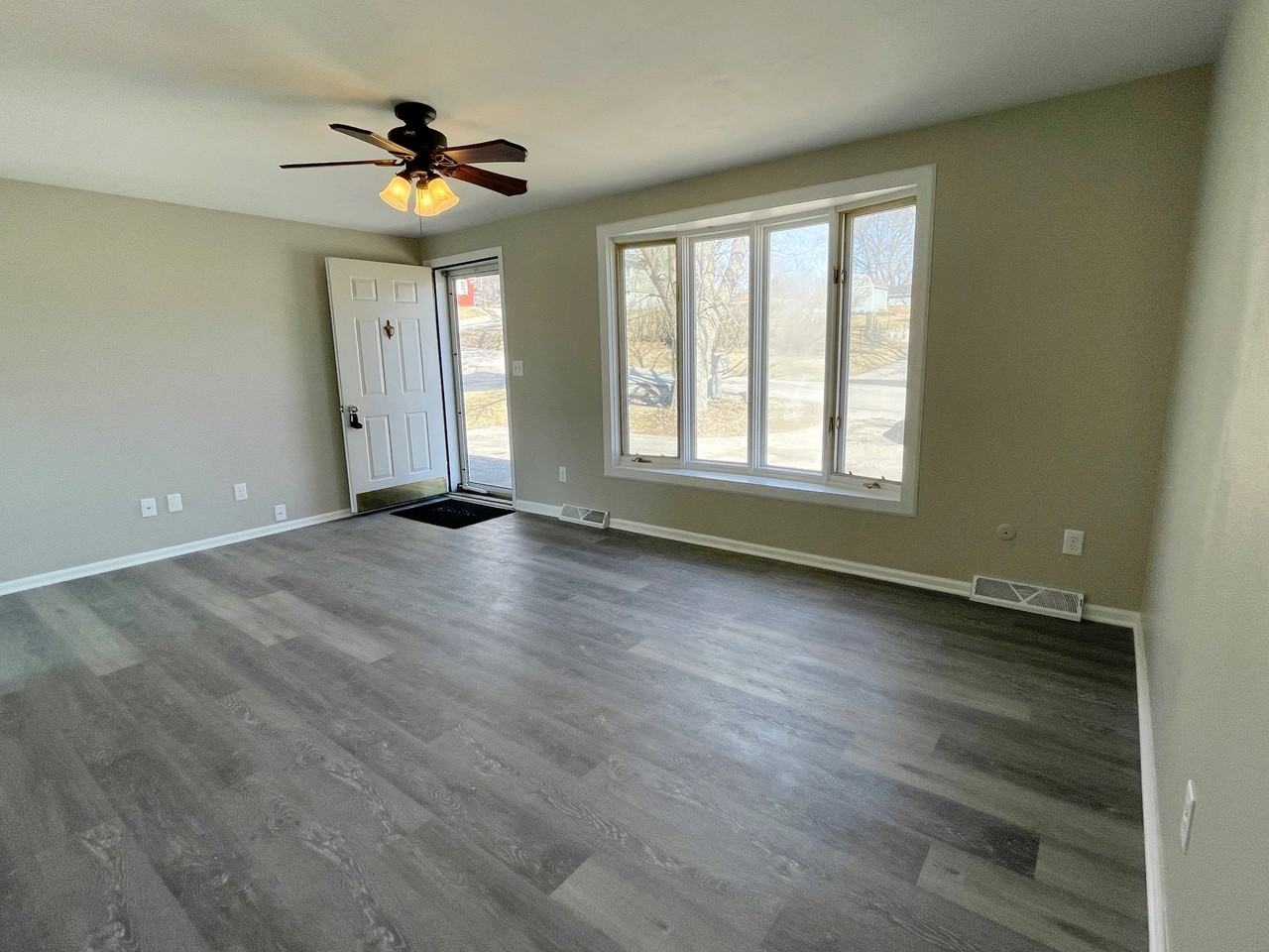 8505 Shady Ln - Photo 3 of 26