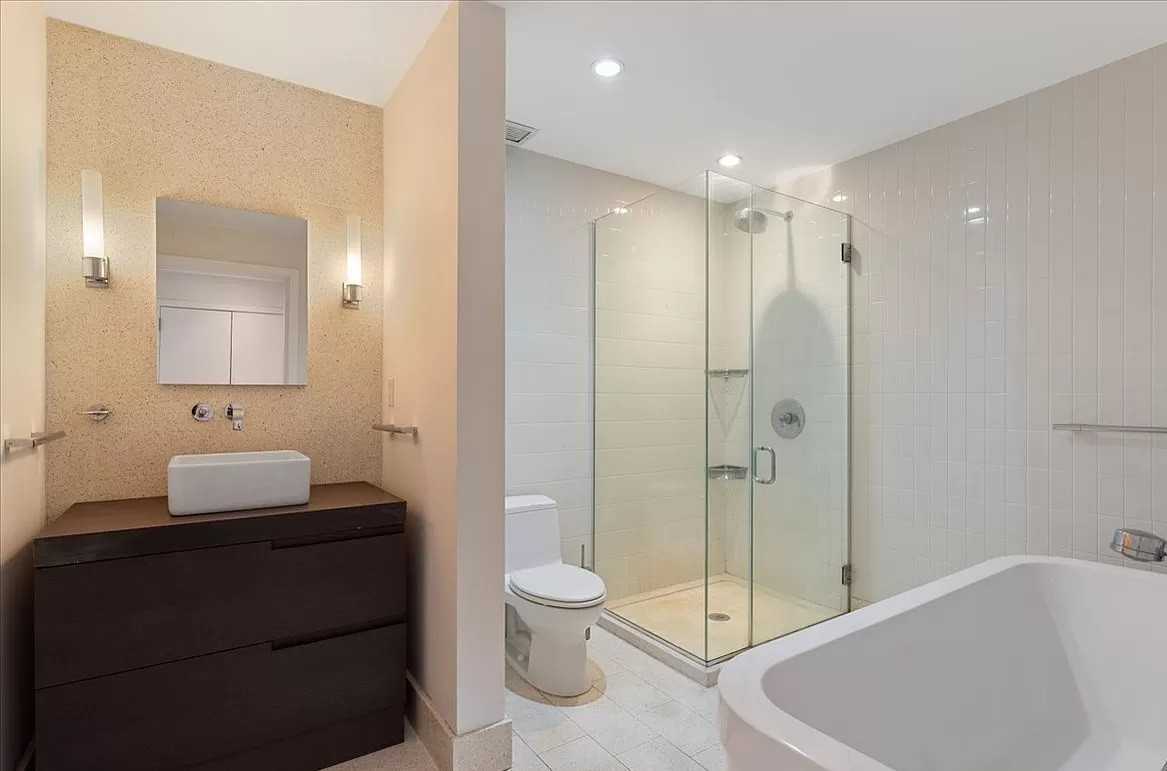 360 Furman St - Photo 2 of 11