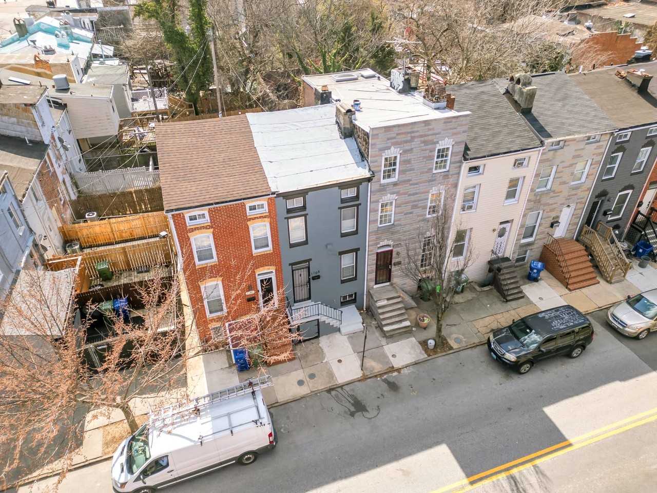 1105 W Lombard St - Photo 4 of 33
